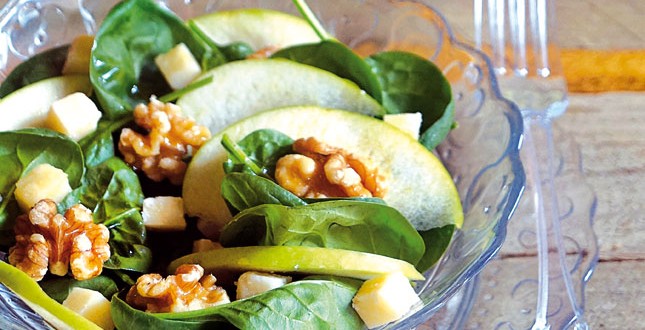 Insalata di spinaci, mela verde e noci