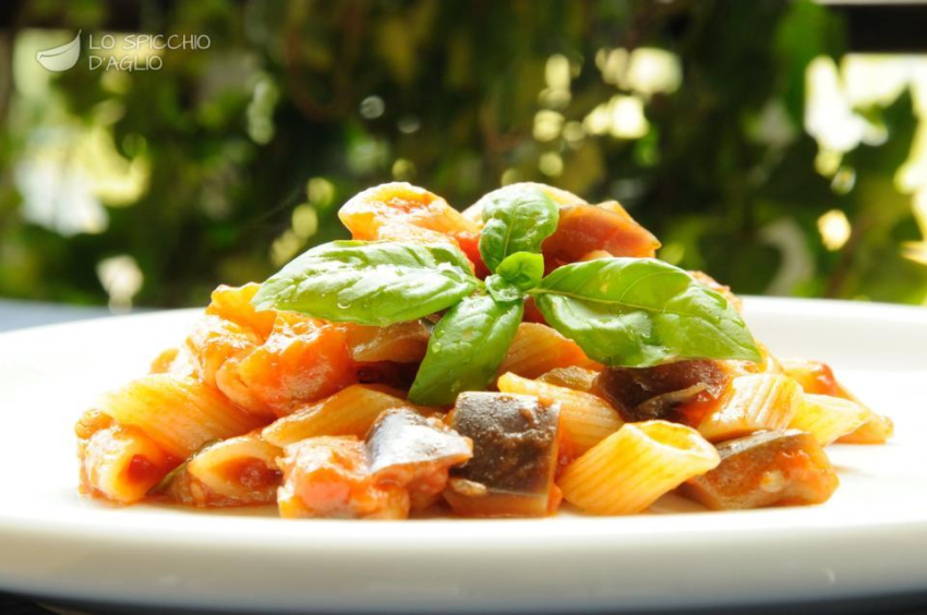 Pasta integrale al sugo di melanzane