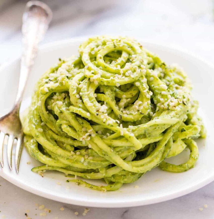 Pasta al pesto di zucchine e mandorle